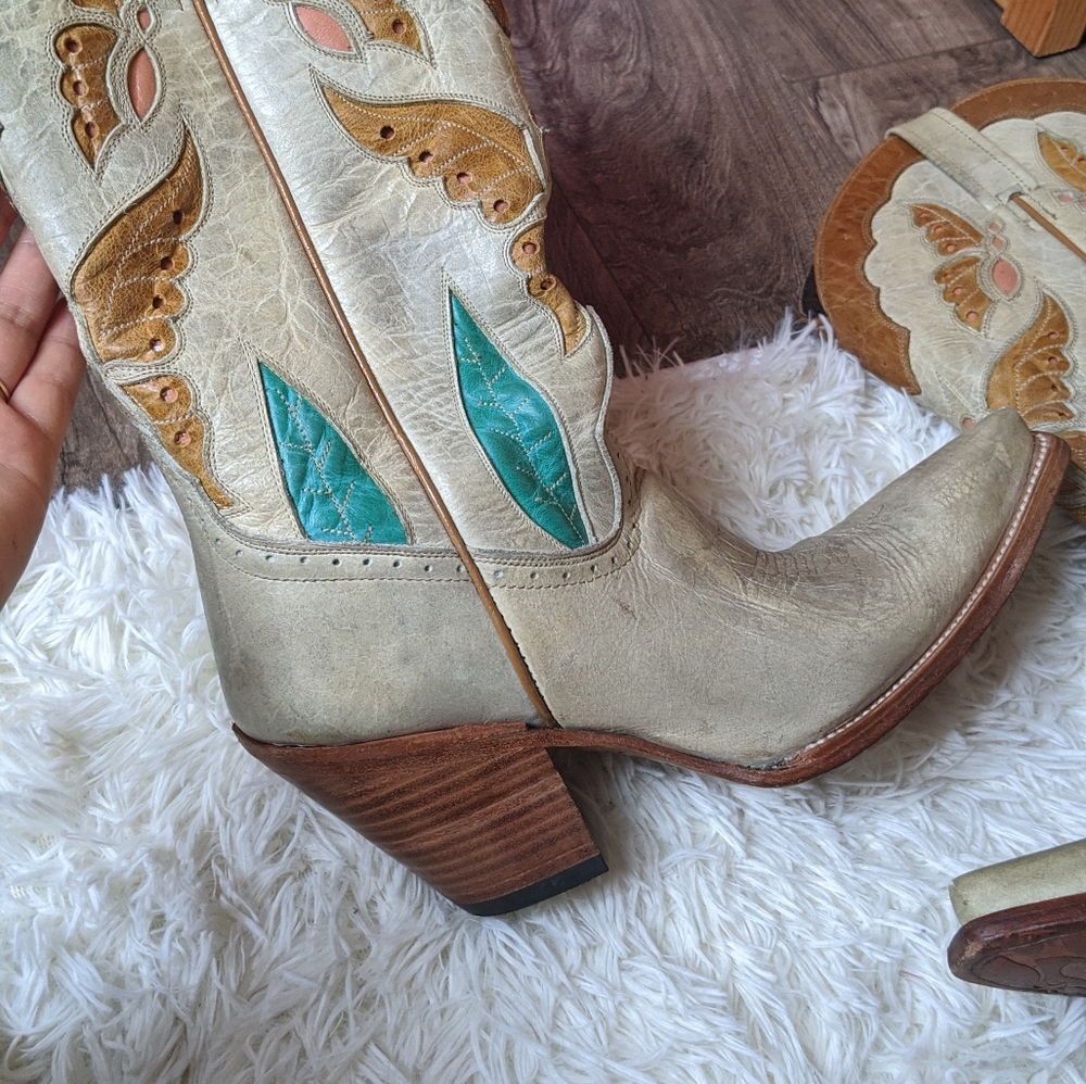 Boots - Picture 3 of 7